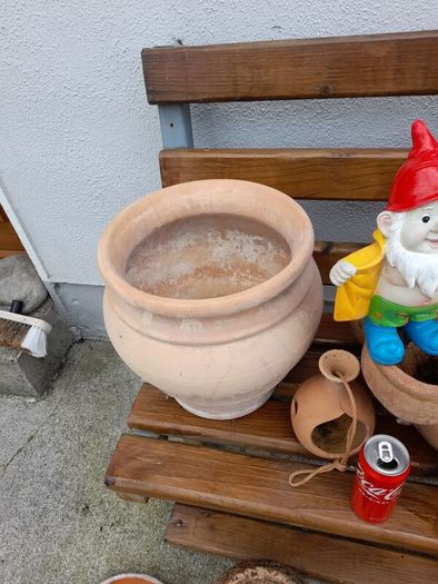 Garden pots  n items clearout