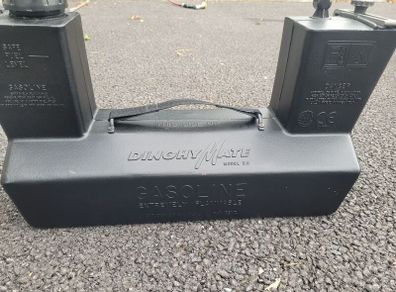 Boat transom portable fuel tank