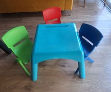 Kids table and chairs