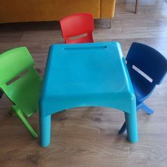 Kids table and chairs