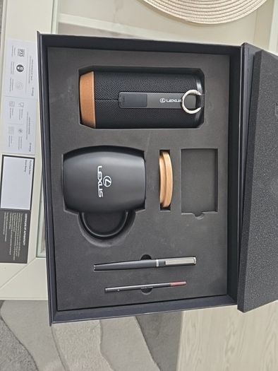 lexus gif box