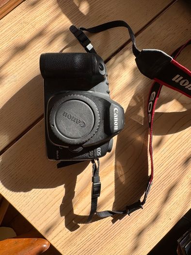 Canon EOS 5D Mark II 38k Shutter