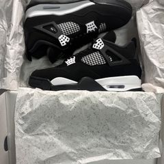 Jordan 4 black