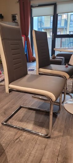 table & 4 chairs