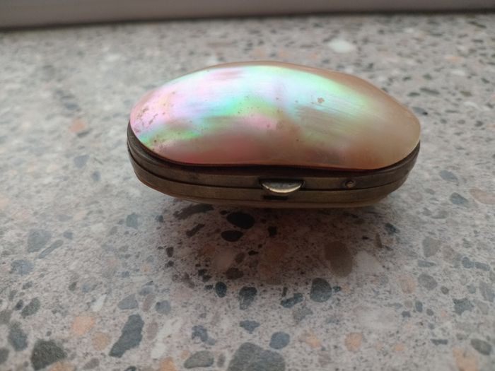 Victorian child's money purse or jewellery box.