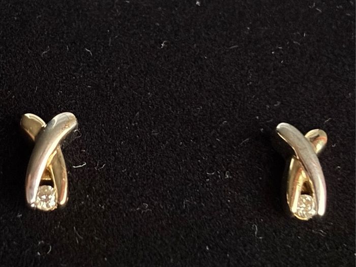 Gold earrings diamond
