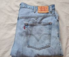 levis 550 relaxed fit Size 40/34 zip fly professional embroidery added in excellent condition
