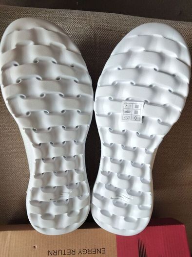 ladies Sketchers Slip On Trainers New With Box Machine Washable