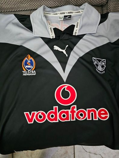 Robbie williams signed book and Jersey