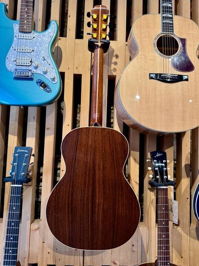 Avalon S32 Handbuilt Acoustic Guitar