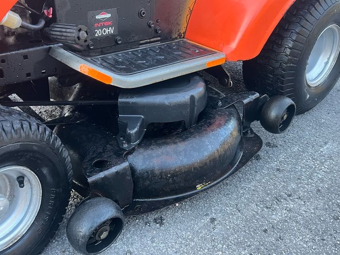 Ride on lawnmower