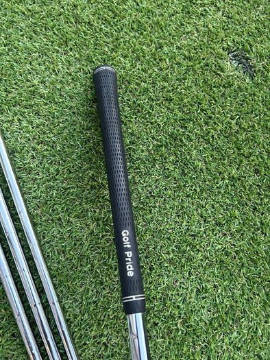 Full set of Taylormade Golf clubs