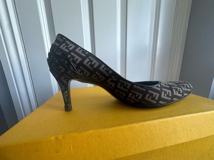 Fendi shoes - sz 39
