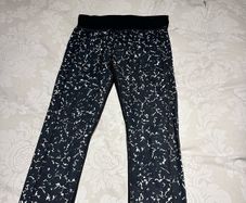 Under Armour Women's Black Leggings with White Speckles - size small