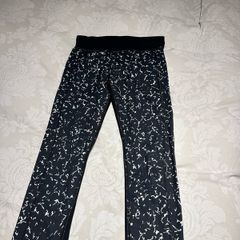 Under Armour Women's Black Leggings with White Speckles - size small