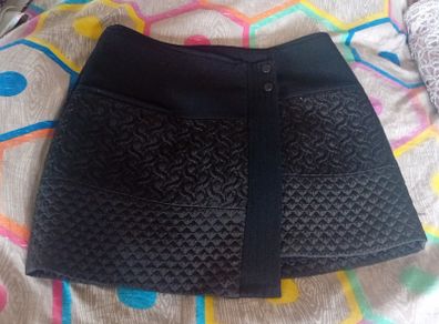 ladies skirt. Zara. Black quilted size  small
