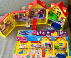 Peppa Pig's Big Family House Playset with Baby Evie like new