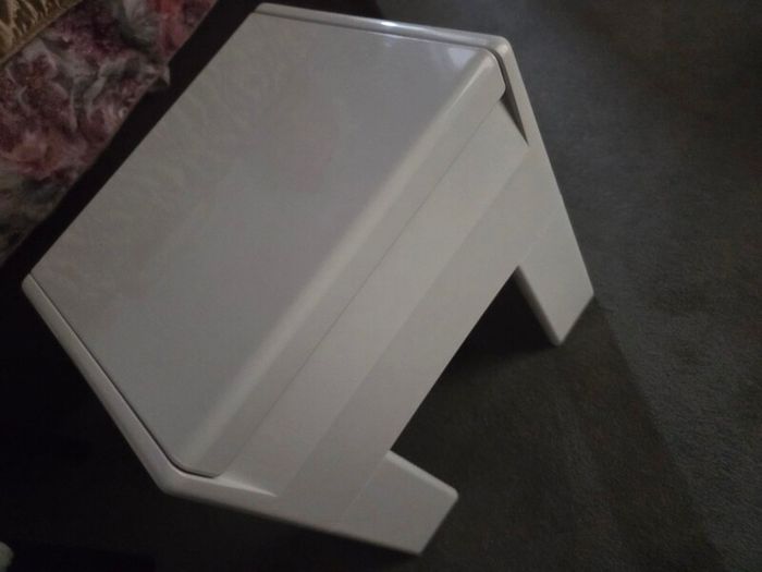 Lovely bathroom stool with storage