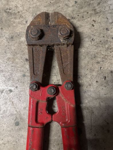 Bolt cutter