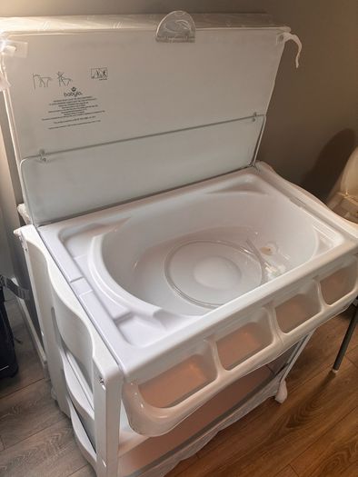 Babylo Changing Table & Bath