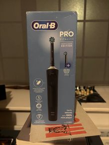 Oral-B Pro 650 Electric Tootbrush (Black)