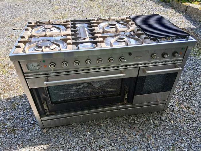 Britannia range cooker