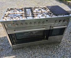 Britannia range cooker