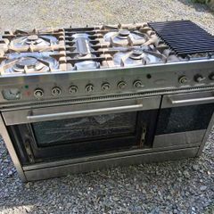 Britannia range cooker