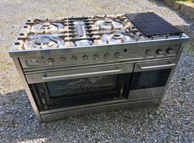 Britannia range cooker