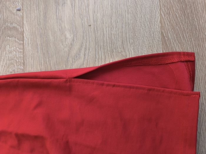 GUESS Red Bodycon Midi Dress Rhinestone Logo Side Tie Detail Size M cotton
