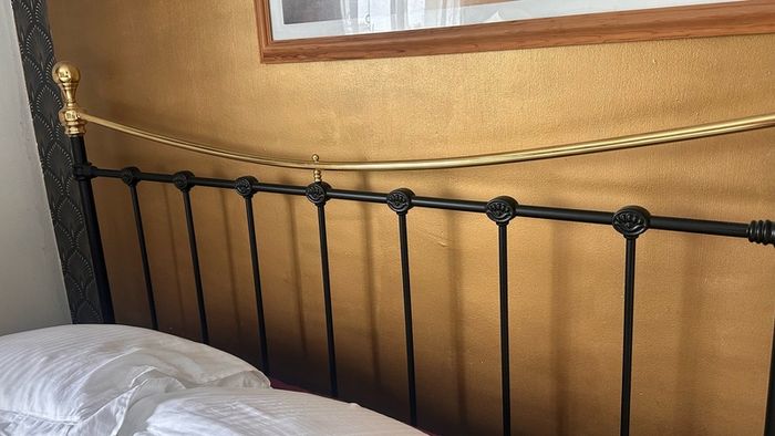 King Size Gold&Black Frame