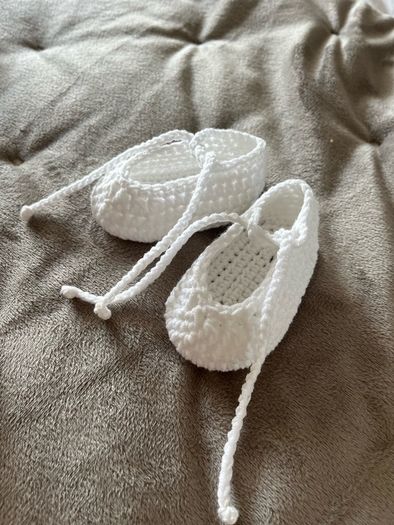 baby shoes and matching headband