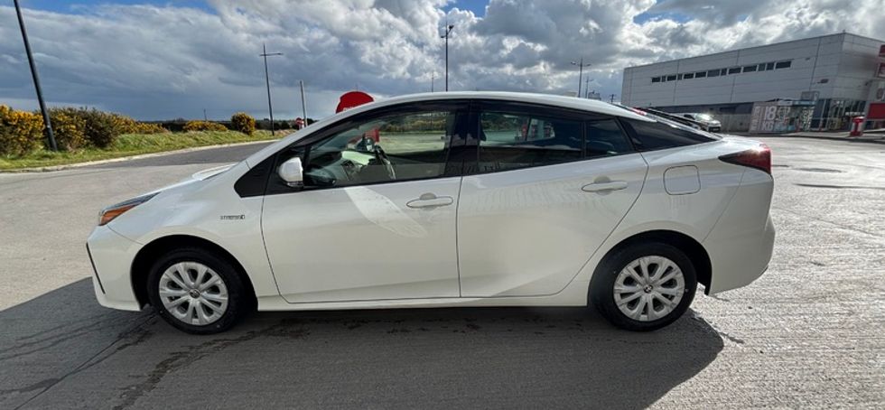 Toyota Prius Pearl White 2019