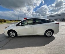 Toyota Prius Pearl White 2019