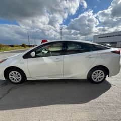 Toyota Prius Pearl White 2019