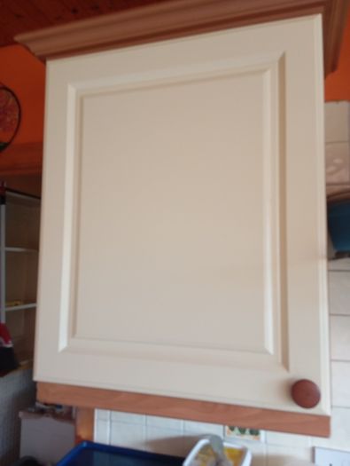 Cream shaker kitchen