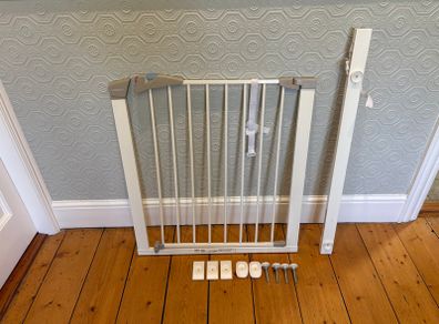 Lindam Sure Shut Porte Baby Safety Gate with Extension & Full Fittings