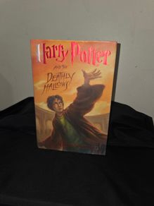 Harry Potter and the Deathly Hallows - Hardback 1st Edition
