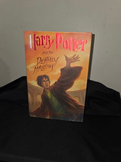 Harry Potter and the Deathly Hallows - Hardback 1st Edition