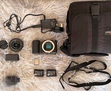 Sony ZV E10 Mirrorless Camera Bundle  16/50mm Kit Lens  Only 541 Shutter Count