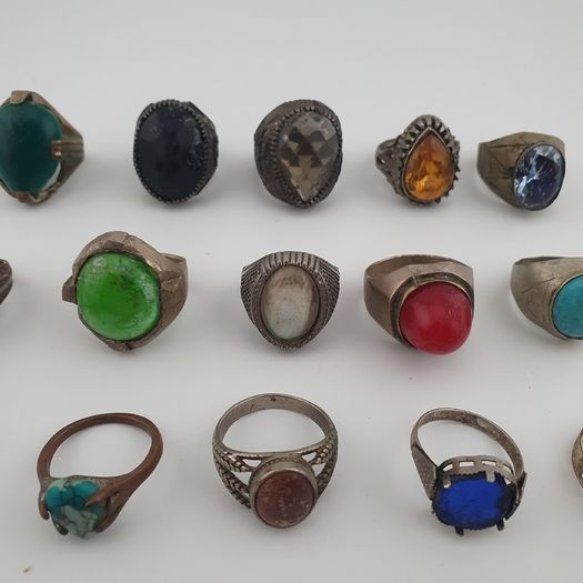 Antique 15 Heritage Style Rings Mixed Brass Glass & Decorative Stone Collection