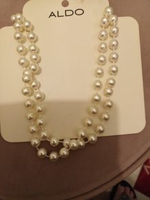 Long pearl necklace