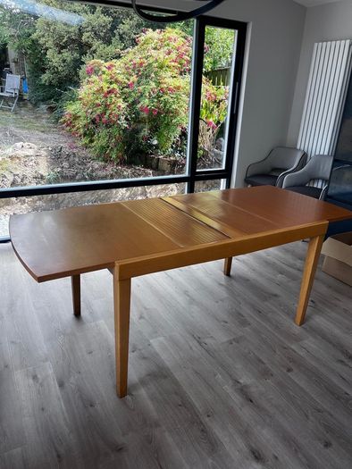 Extendable table