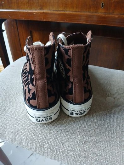 Converse Hi Animal print  great condition