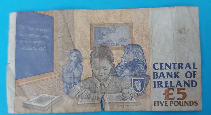 Irish 3 X 1999  Five Pound banknots in Fine  condition