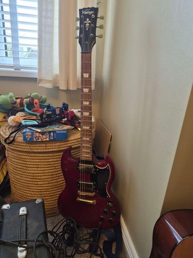 Vintage Guitar, Amp,  Guitar Pedal & Guitar Stand