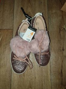 Pink glitter love heart pom pom runners bnwt