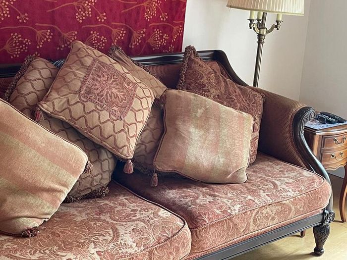 Elegant Traditional 3-Seater Sofa | Solid Hardwood