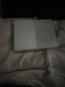 Selling 2 ps4 2 xbox 1's and a wheel set