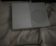 Selling 2 ps4 2 xbox 1's and a wheel set